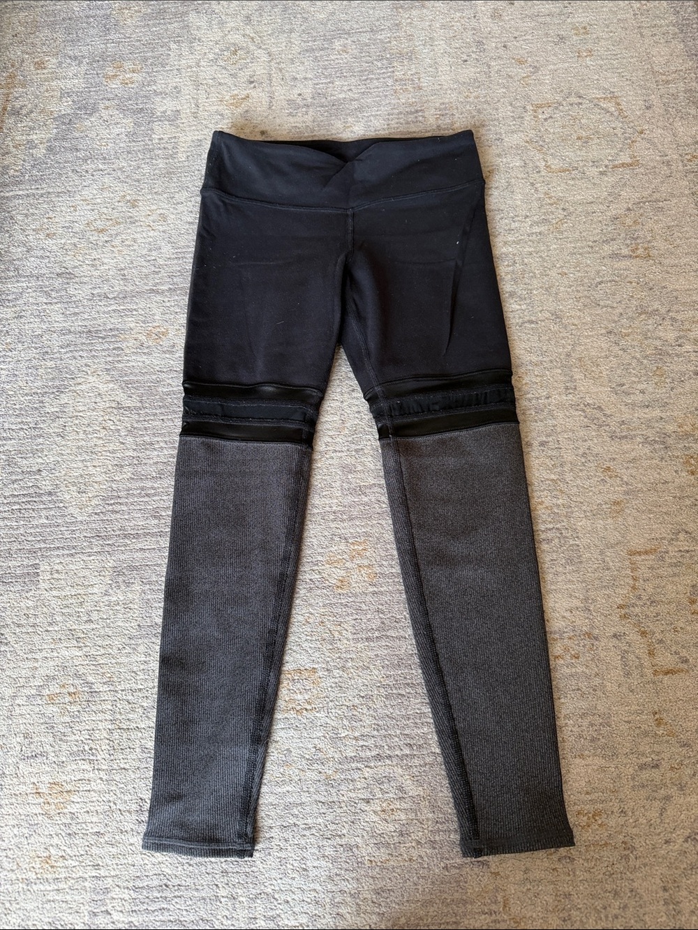 ALO Yoga Two-Tone High-Rise Leggings - Black & Charcoal